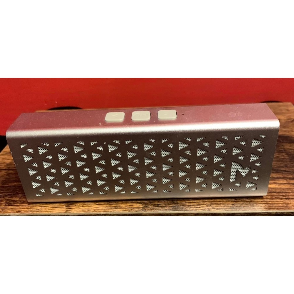 MVMT Portable Bluetooth Speaker Light Weight Stereo Sound 6 Hour Play Time EUC